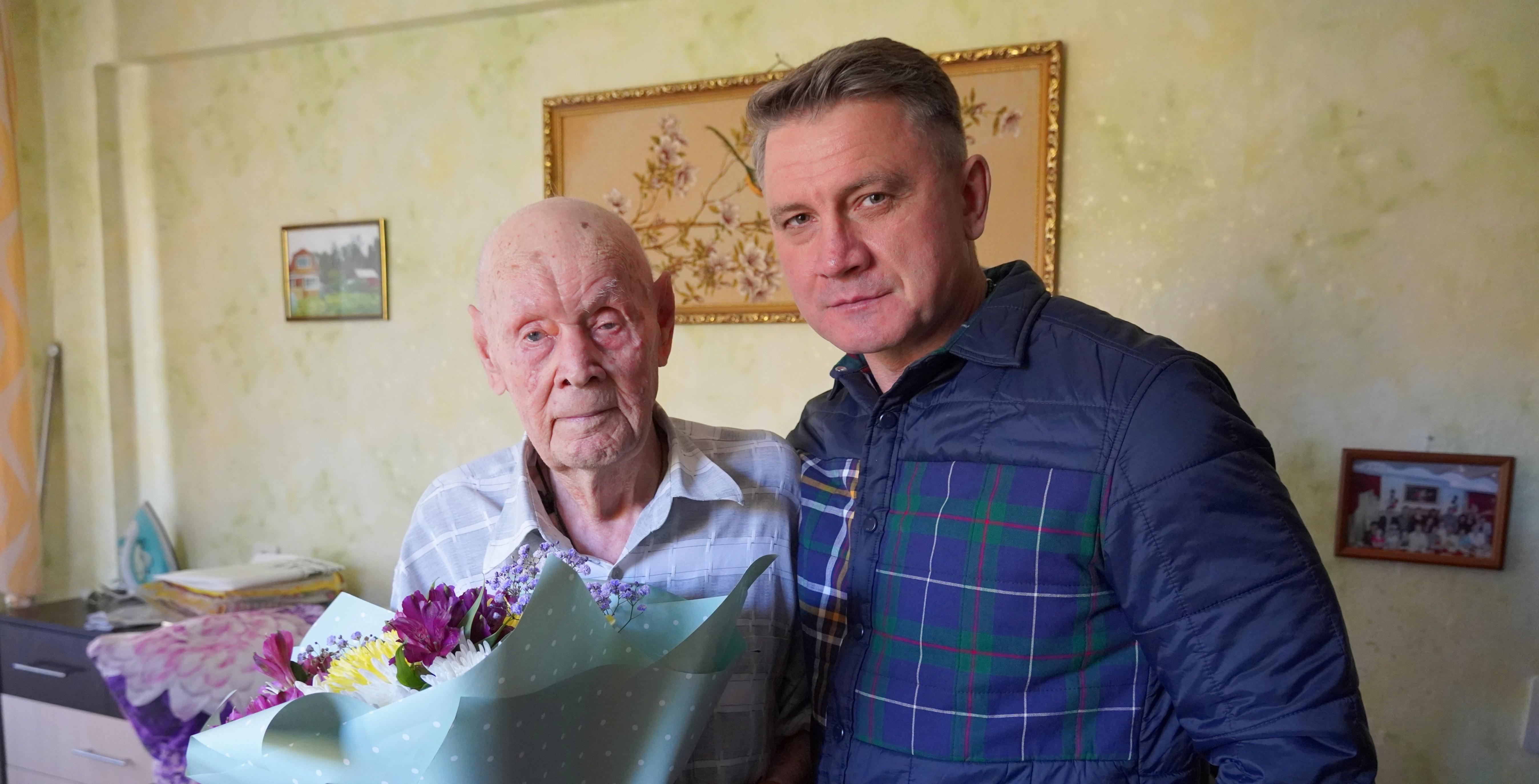 Ветеран Ангарского цементно-горного комбината Борис Сиротинин отметил вековой юбилей
