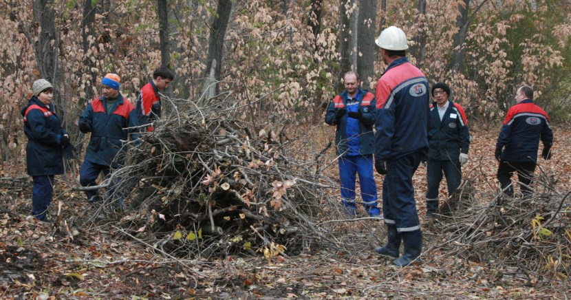 Работники Красноярского цементного завода приняли участие в общегородском субботнике