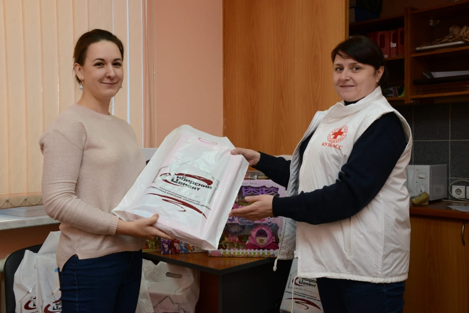 Компания «Сибирский цемент» вновь поддержала благотворительную акцию «Рождество для всех»