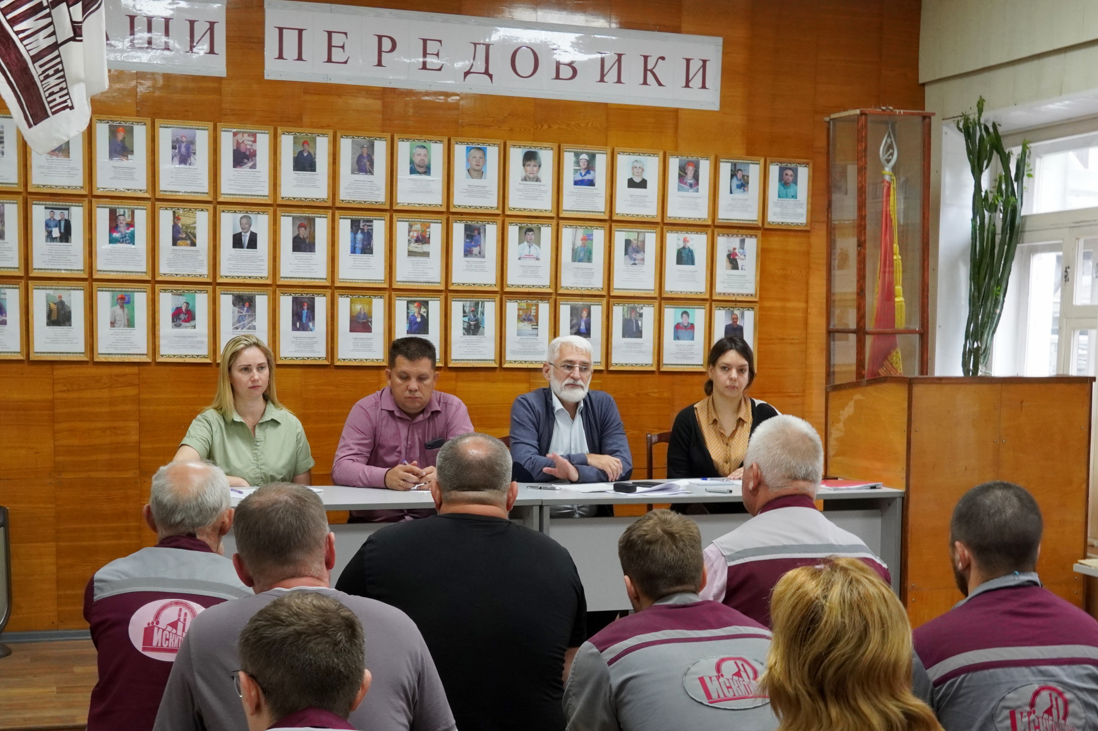 Управляющий директор АО «Искитимцемент» Владимир Скакун провел традиционные встречи с заводчанами