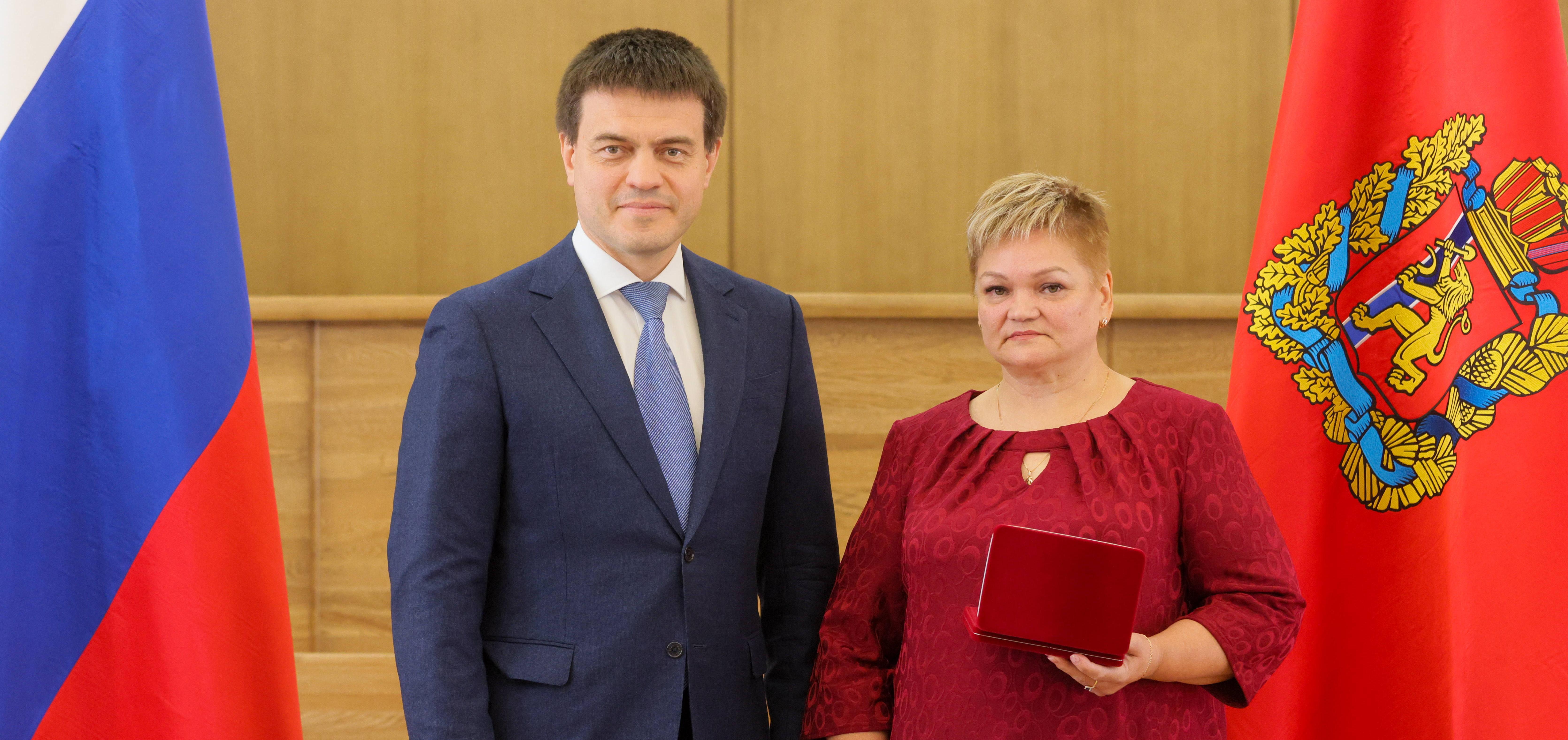 Машинист крана комбината «Волна» признана заслуженным строителем Красноярского края