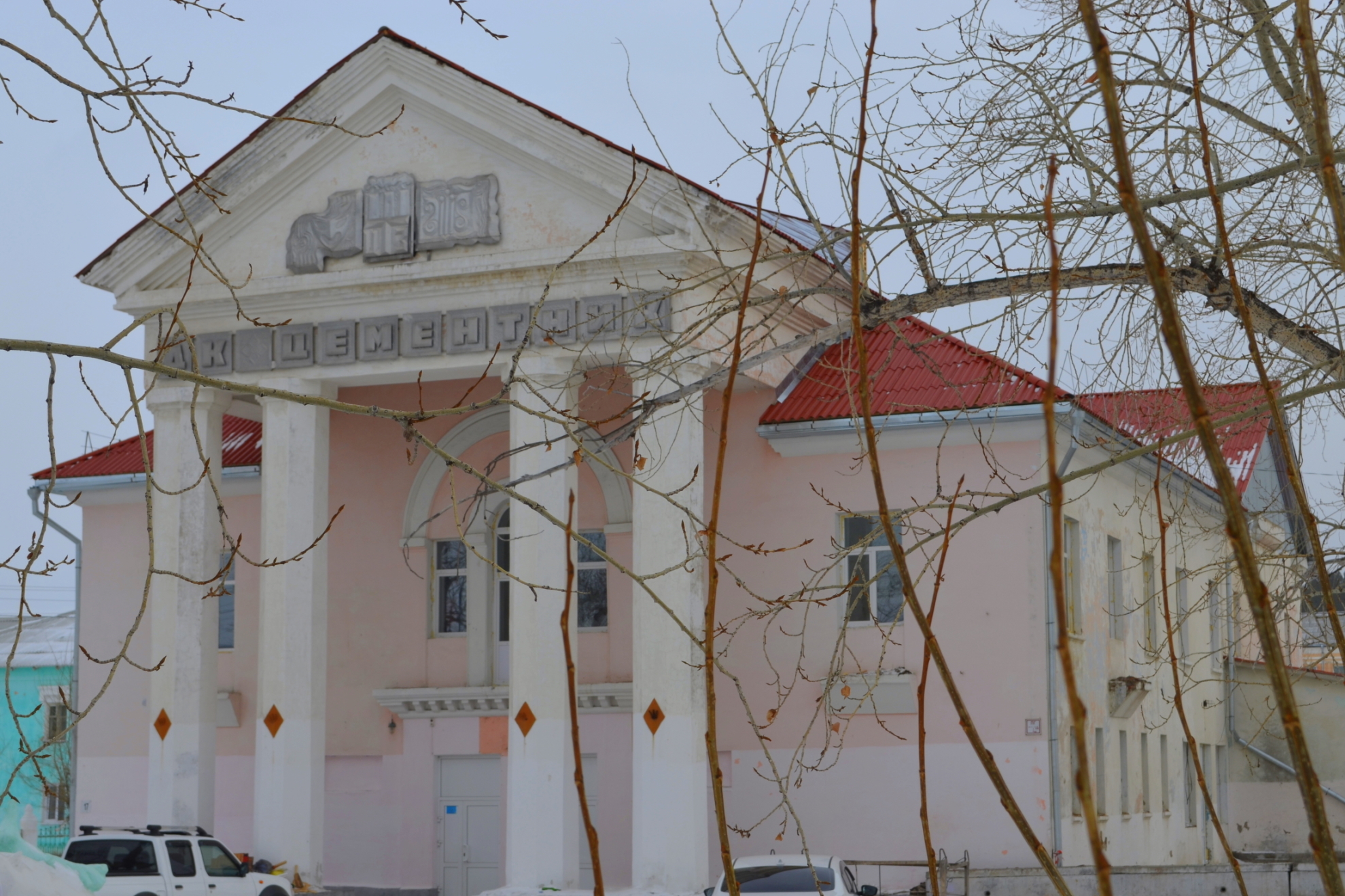 «Сибирский цемент» окажет благотворительную помощь Каменскому дому детского творчества