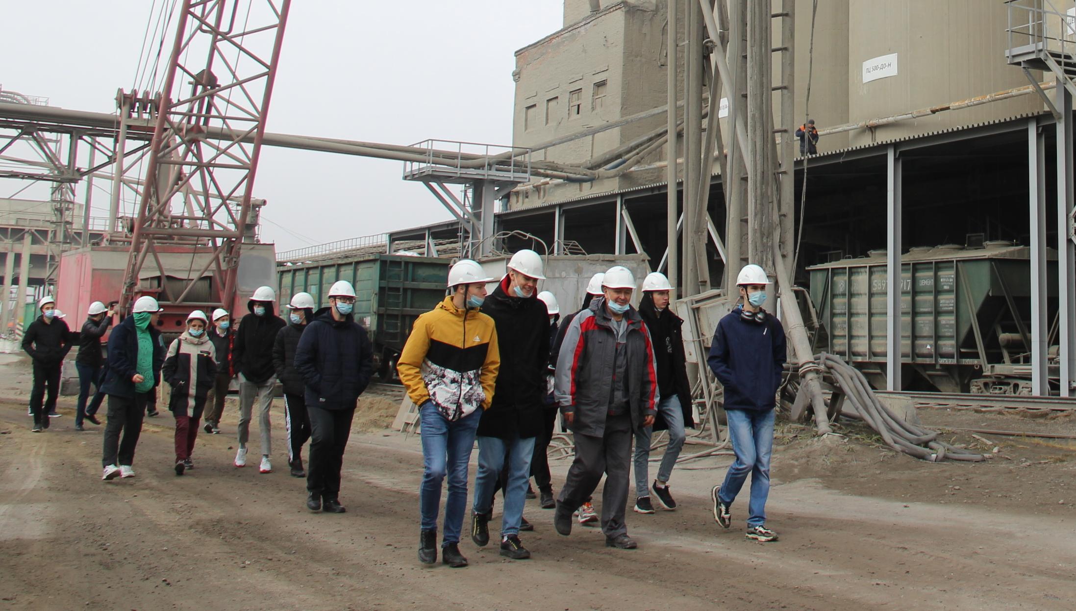 На Ангарском цементно-горном комбинате состоялась экскурсия для студентов