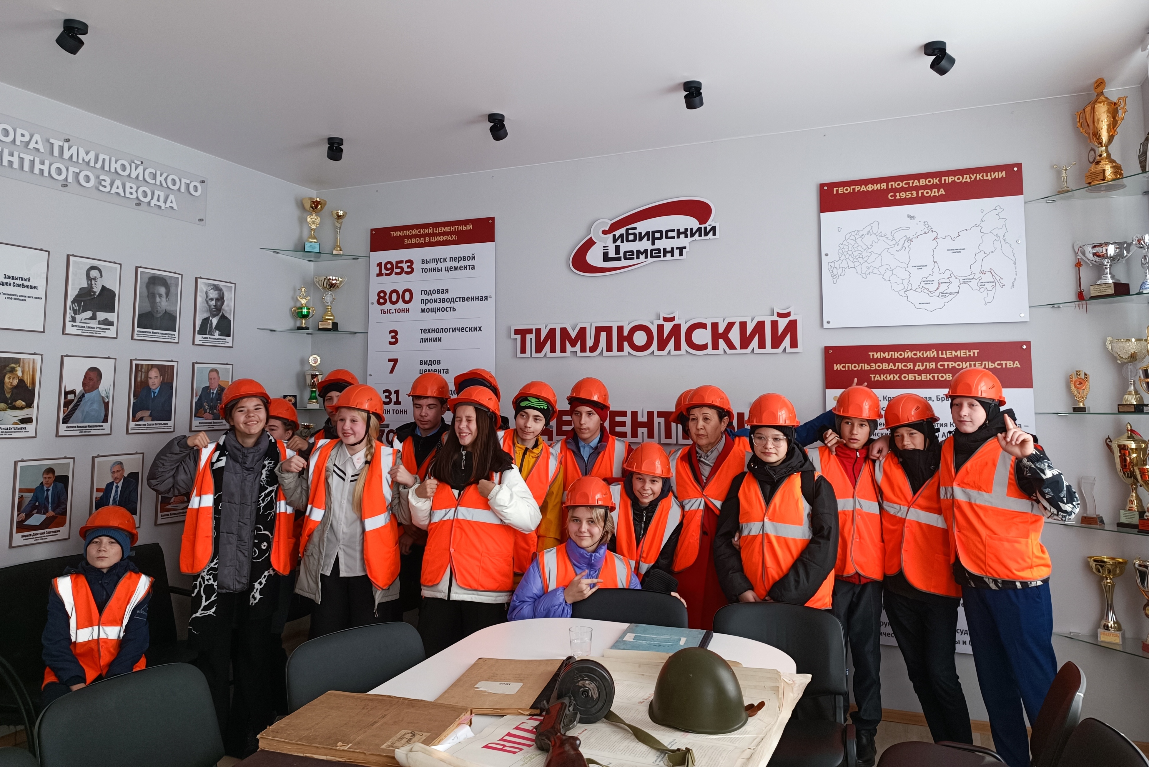 «ТимлюйЦемент» провел экскурсию для школьников в рамках всероссийского проекта «Билет в будущее»