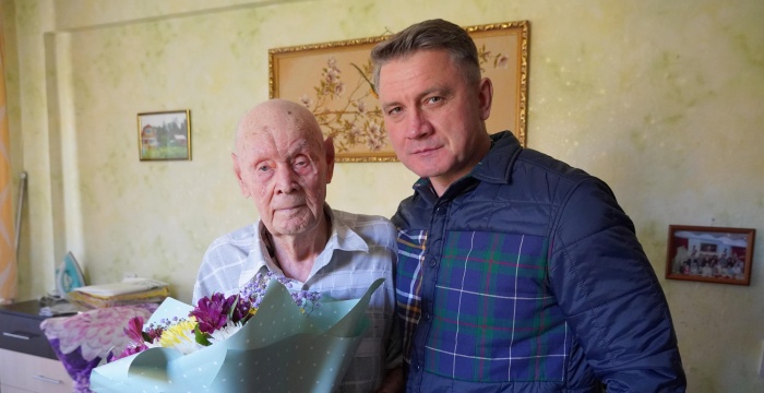 Ветеран Ангарского цементно-горного комбината Борис Сиротинин отметил вековой юбилей