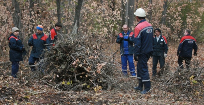 Работники Красноярского цементного завода приняли участие в общегородском субботнике