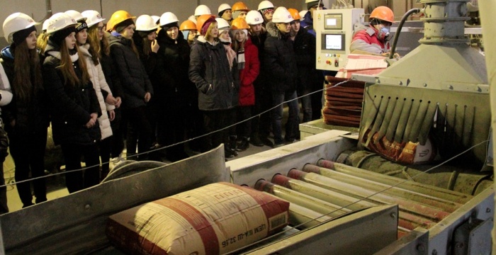 Участники Всероссийского фестиваля науки побывали на Красноярском цементном заводе