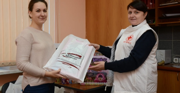 Компания «Сибирский цемент» вновь поддержала благотворительную акцию «Рождество для всех»