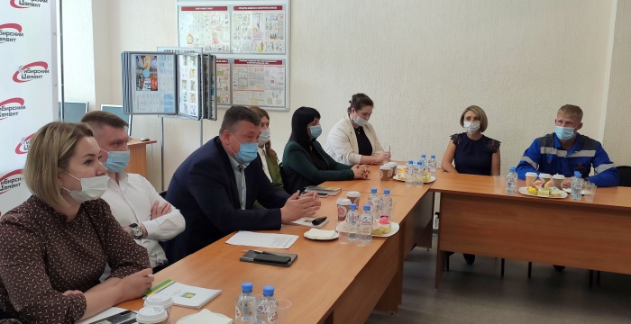 Состоялась встреча главы Топкинского муниципального округа с молодыми специалистами «Топкинского цемента»