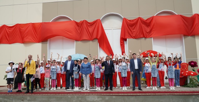 Каменский дом детского творчества открылся после реконструкции фасада, проводившейся при поддержке «Сибцема»