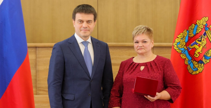 Машинист крана комбината «Волна» признана заслуженным строителем Красноярского края