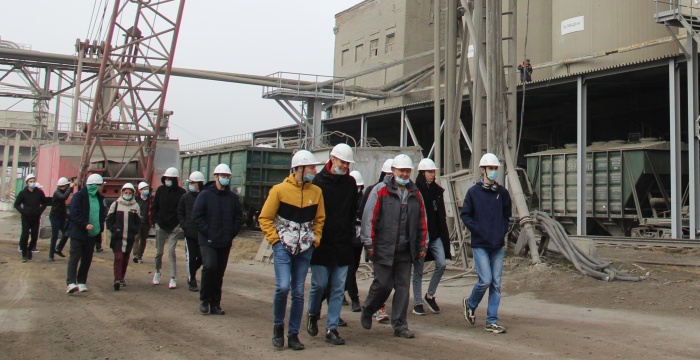 На Ангарском цементно-горном комбинате состоялась экскурсия для студентов