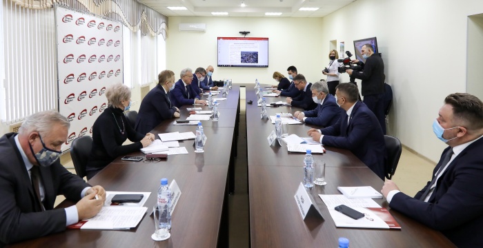 Губернатор Красноярского края Александр Усс ознакомился с экологическими проектами Красноярского цементного завода