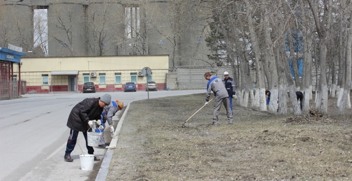 Топкинские цементники проводят традиционные весенние субботники