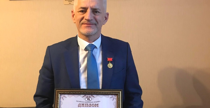 Генеральный директор АО «Искитимцемент» Владимир Скакун стал лауреатом Премии имени А.И. Гришманова в области науки, техники и организации производства промышленности строительных материалов, конструкций и строительной индустрии