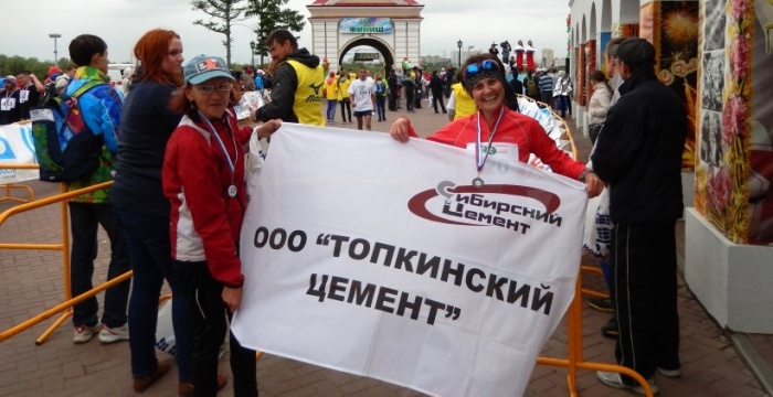Работница Топкинского цементного завода заняла второе место на 19 Весеннем полумарафоне в Омске