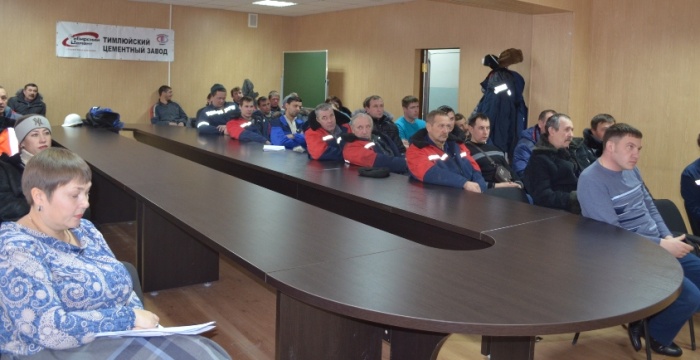 Управляющий директор ООО &laquo;ТимлюйЦемент&raquo; Дмитрий Киреев провел традиционные встречи с заводчанами