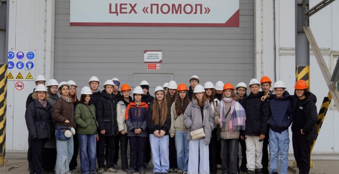 Сотрудники Красноярского цементного завода провели для школьников экскурсию и экологическую викторину